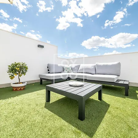 La Rambla Sky Penthouse - Rooftop Bbq Pool Near - By Oyoostays Apartment *